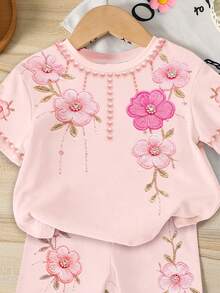 SHEIN 2件組女嬰夏季可愛3D刺繡大花珍珠印花休閒簡約短袖圓領T恤與修身配套短褲套裝，戶外可愛夏季女嬰穿搭，韓系風格，開學季 - 彩色 - 查看 5