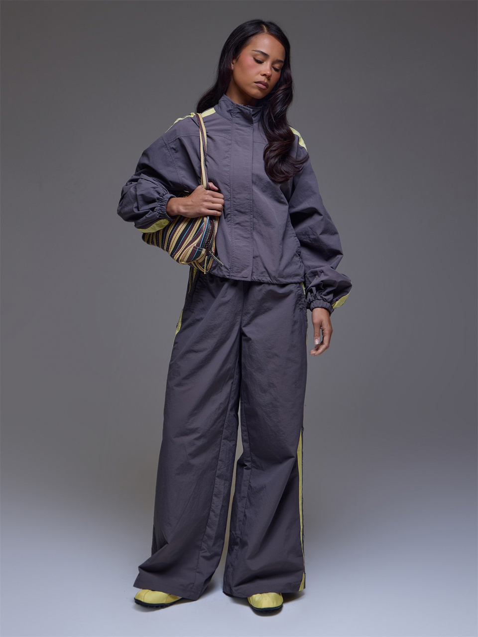 Pantalones de pierna recta con contraste de color gris, para invierno y otoño, uso diario casual, para salir, estilo fresco, Weekdaze