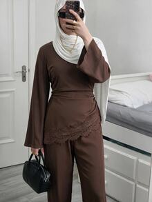 Solavon Setelan Atasan Lengan Panjang dan Celana Panjang Kasual Serbaguna Wanita Warna Cokelat dengan Detail Renda dan Tali Serut di Pinggang. - Coklat - View 4
