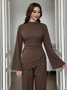 Solavon Setelan Atasan Lengan Panjang dan Celana Panjang Kasual Serbaguna Wanita Warna Cokelat dengan Detail Renda dan Tali Serut di Pinggang. - Coklat - View 3