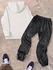 SHEIN 青少年男孩蜘蛛網印花連帽衛衣與運動長褲套裝 - 黑與白 - 查看 2