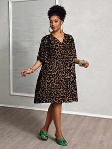 SHEIN CURVE+ Plus Size Leopard Print V-Neck Short Sleeve Loose Casual Dress Bussines, Fall Winter 2026 22W - Multicolor - View 8