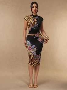 Silquee Setelan Dua Potong Gaya Cina untuk Wanita yang Terdiri dari Atasan dan Rok: Atasan Qipao Bergaya Gaun dengan Kancing Kodok, Panel Renda, dan Motif Leopard Campuran. - MultiWarna - View 8