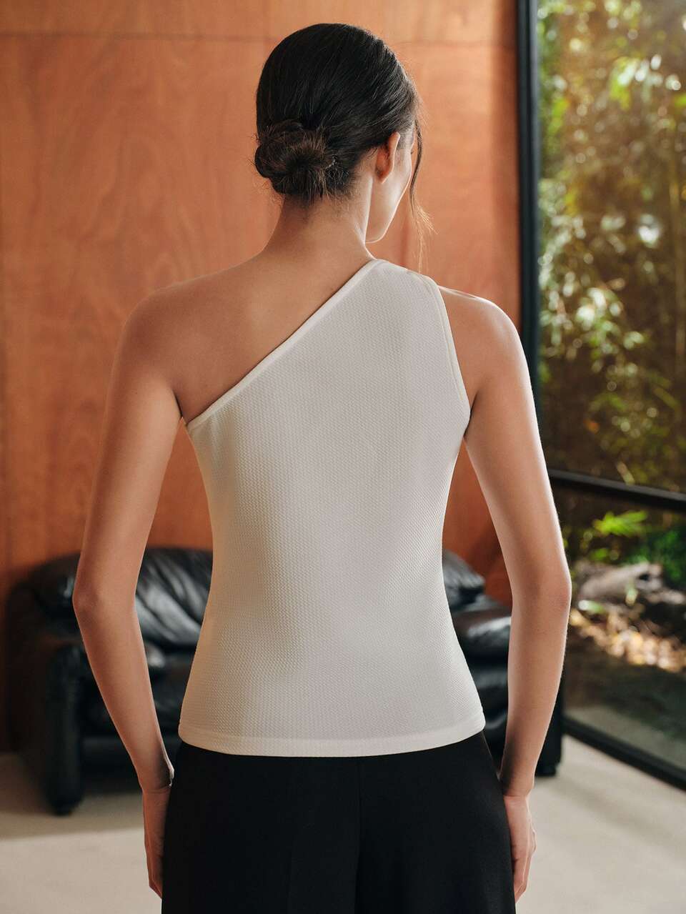 Anewsta Summer White Women's Top, Fashion Contrast Color Metal Decor Design, One-Shoulder Versatile Commuter Top