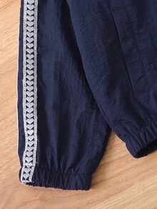 SHEIN Sparklyn 女童大童刺繡蝴蝶結學院風運動套裝，秋季穿搭，愛心條紋立領夾克＋慢跑褲 2 件套 - 藍色 - 查看 7