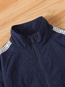 SHEIN Sparklyn 女童大童刺繡蝴蝶結學院風運動套裝，秋季穿搭，愛心條紋立領夾克＋慢跑褲 2 件套 - 藍色 - 查看 6