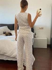 Livesso 女款碎花無袖修身背心上衣與直筒長款睡褲 2 件套秋季睡衣 - 米色 - 查看 2