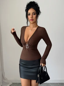 Elenzga Kaos Lengan Panjang Rajut Elastis Pas Badan Warna Kopi Model Baru Seksi Elegan Modis untuk Awal Musim Gugur dengan Desain Lipatan Leher V Dalam, Hiasan Berlian Imitasi Dua Lapis, dan Gesper Persegi - Coffee Brown - View 6