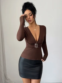 Elenzga Kaos Lengan Panjang Rajut Elastis Pas Badan Warna Kopi Model Baru Seksi Elegan Modis untuk Awal Musim Gugur dengan Desain Lipatan Leher V Dalam, Hiasan Berlian Imitasi Dua Lapis, dan Gesper Persegi - Coffee Brown - View 7