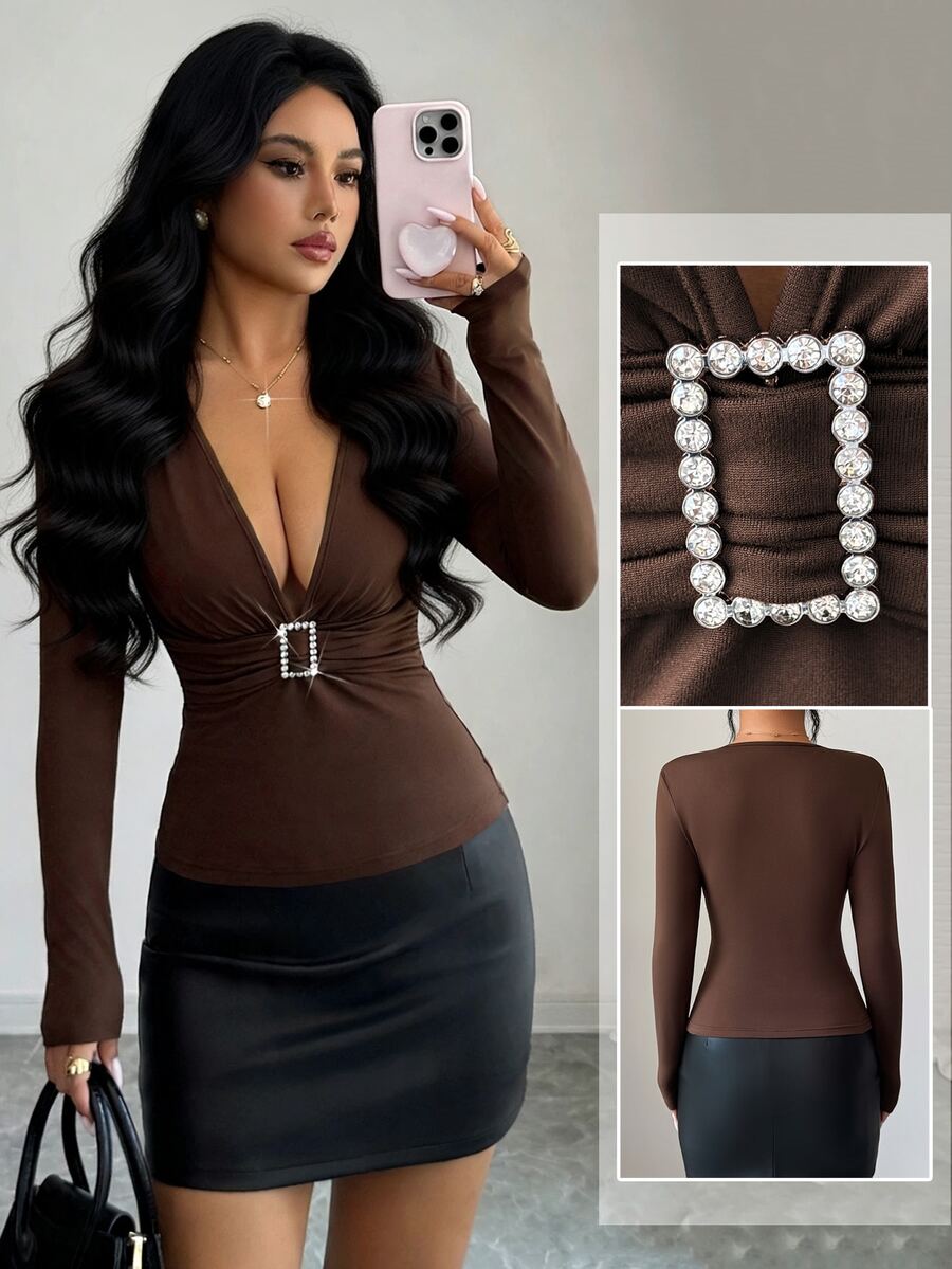 Elenzga Kaos Lengan Panjang Rajut Elastis Pas Badan Warna Kopi Model Baru Seksi Elegan Modis untuk Awal Musim Gugur dengan Desain Lipatan Leher V Dalam, Hiasan Berlian Imitasi Dua Lapis, dan Gesper Persegi - Coffee Brown - View 1