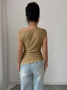 Elenzga 女款卡其色紋理針織面料不對稱單肩無袖T恤，側彈力腰部抓皺收腰顯瘦，不對稱下擺，優雅知性風格，適合復活節、嘉年華、勞動節、生日禮物、約會派對、正式場合、正式穿著、教師、高氣場、旅行度假、街頭風，春夏上衣，春季新品必備時尚單品，小眾設計百搭不對稱單肩領口T恤 - 卡其色 - 查看 2