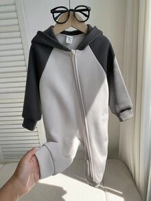 SHEIN 男嬰拼色針織柔軟連帽落肩長袖連身衣 秋冬返校服飾 - 彩色 - 查看 5