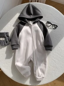 SHEIN 男嬰拼色針織柔軟連帽落肩長袖連身衣 秋冬返校服飾 - 彩色 - 查看 8