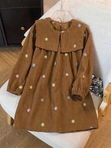 SHEIN 女童燈芯絨花卉刺繡可愛領長袖洋裝 春秋款 感恩節 母女套裝 小新娘 棕色仙女公主風 - 咖啡棕 - 查看 4