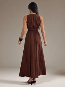 SHEIN Tall Gaun Tanpa Lengan Elegan Wanita Warna Polos dengan Detail Kerut di Pinggang - Coklat - View 2