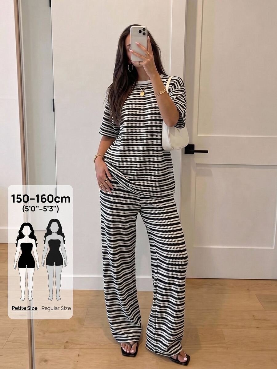 SHEIN PETITE 2026女款春夏度假系列:新款休閒極簡街頭風卡其色條紋圓領短袖T恤與長褲兩件套,適合居家、外出、海灘、時尚造型、休閒、通勤、度假、浪漫場合及日常穿著,造型搭配無限可能,完美適配日常穿著與休閒造型 - 黑與白 - 查看 1