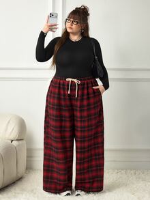SHEIN CURVE+ 大尺碼女款格紋長褲，黑紅配色彈性腰帶口袋寬腿休閒 90 年代鬆身曲線款，適合 Hoho 假日早午餐、辦公室、秋季、萬聖節 - 彩色 - 查看 8