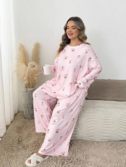SHEIN CURVE+ Women's Floral Print Fleece Long Sleeve Top And Pants 2 Pieces Set, Fluffy, Comfortable, Suitable For Holidays And Autumn/Winter Wear
