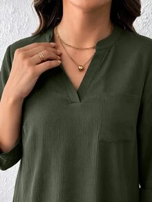 Comfylo Plus Size Women's Solid Color Notched V-Neck Casual Versatile Everyday Blouse - Green - View 6