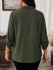 Comfylo Plus Size Women's Solid Color Notched V-Neck Casual Versatile Everyday Blouse - Green - View 2