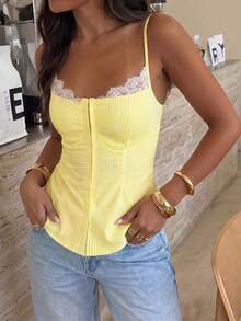 SHEIN Franclia Y2K复古风女式休闲性感夏季撞色蕾丝前扣吊带背心，蓝白条纹搭配黑色蕾丝露脐设计，适合日常穿着、派对、浪漫约会、度假、辣妹俱乐部等场合。 - 黃色 - 查看 3