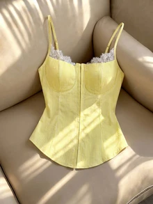 SHEIN Franclia Y2K复古风女式休闲性感夏季撞色蕾丝前扣吊带背心，蓝白条纹搭配黑色蕾丝露脐设计，适合日常穿着、派对、浪漫约会、度假、辣妹俱乐部等场合。 - 黃色 - 查看 4