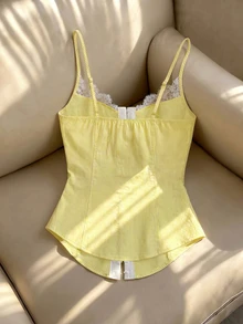 SHEIN Franclia Y2K复古风女式休闲性感夏季撞色蕾丝前扣吊带背心，蓝白条纹搭配黑色蕾丝露脐设计，适合日常穿着、派对、浪漫约会、度假、辣妹俱乐部等场合。 - 黃色 - 查看 2