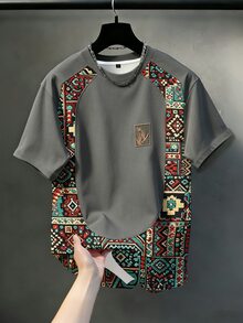 Manfinity Homme 男士休閒舒適上衣 大尺碼男士時尚T恤 男士優雅百搭上衣 - 彩色 - 查看 1