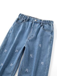 SHEIN ChillGRL 青少年女孩 Y2K 風格可愛蝴蝶結刺繡寬腿牛仔褲 新款直筒褲 全季節百搭時尚牛仔褲 - 中等水洗藍 - 查看 4