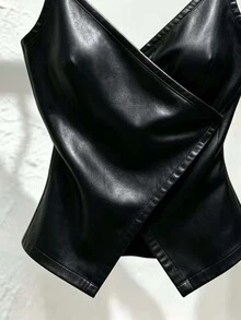 Resyla Kamisol Fashion Wanita Kulit PU Warna Polos dengan Tali Rantai Silang - Hitam - View 4