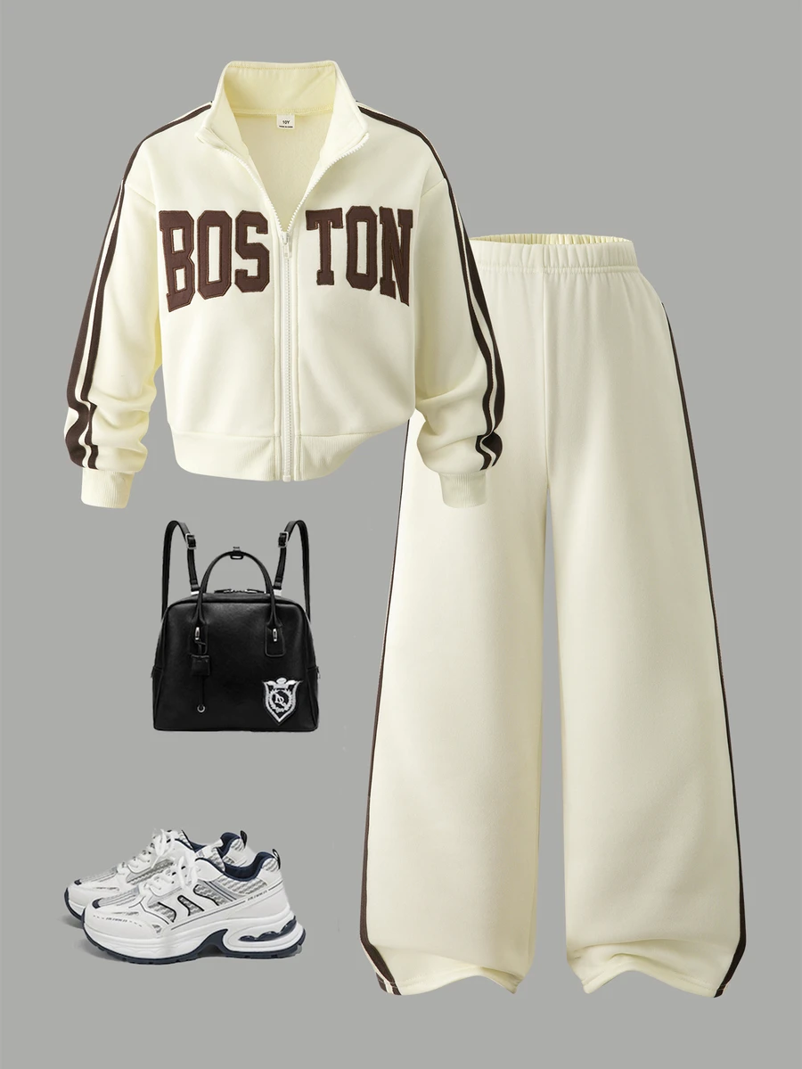 SHEIN 女童 Boston 字母拉鍊夾克與寬腿運動長褲 2 件套運動服,復古學院風套裝 - 杏色 - 查看 1