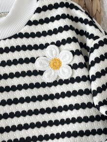 SHEIN 女童黑白條紋花卉上衣 + 黑色緊身褲 2件套，舒適柔軟休閒日常百搭 - 黑與白 - 查看 4