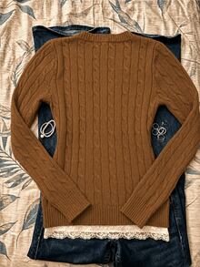 IslaSuriya This Brown Retro-Chic V-Neck Fitted Knit Sweater Is Perfect For Everyday Commuting, School, And Street Style. - Khaki - View 2