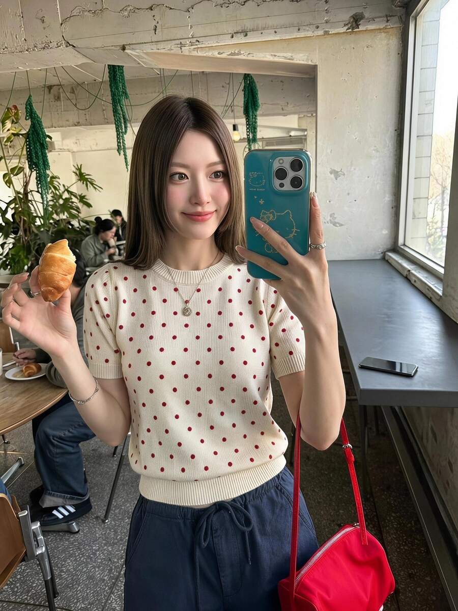 Serisse Atasan Rajut Lengan Pendek Motif Polkadot Wanita - Merah - View 1