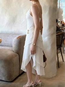 INAWLY 2026 女士纯色荷叶边垂褶领口层叠荷叶边下摆优雅吊带连衣裙 - 米色 - 查看 5