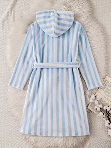 SHEIN 秋冬季青少年男孩厚實雙面法蘭絨家居服，藍白條紋可愛熊圖案，連帽長袖睡袍居家服 - 淺藍色 - 查看 2
