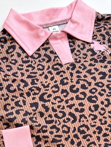 SHEIN 2件組女孩長袖套裝，學院風 Polo 領兩件式套裝，豹紋兩件式套裝時尚吸睛，對比粉色翻領柔美甜美，袖子與褲子側面飾有粉色垂直條紋，精緻小馬卡通圖案印花點綴身軀，適合中大童春秋穿著的百搭運動套裝，適用日常上學與外出 - 棕色 - 查看 7