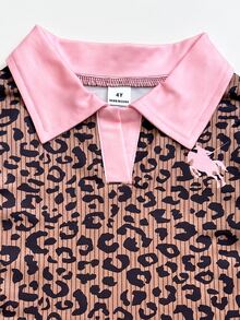 SHEIN 2件組女孩長袖套裝，學院風 Polo 領兩件式套裝，豹紋兩件式套裝時尚吸睛，對比粉色翻領柔美甜美，袖子與褲子側面飾有粉色垂直條紋，精緻小馬卡通圖案印花點綴身軀，適合中大童春秋穿著的百搭運動套裝，適用日常上學與外出 - 棕色 - 查看 5