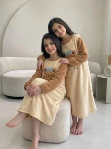 SHEIN 青少年女孩毛絨法蘭絨可愛時尚休閒極簡風貼布繡花洋裝 秋冬套裝 - 棕色 - 查看 11