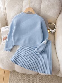 8-12歲女童淺藍色3D刺繡蝴蝶結圓領針織毛衣與百褶裙兩件套，柔軟甜美穿搭，適合上學、日常穿著、外出、生日、拍照，春秋季節 - 藍色 - 查看 2