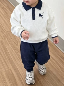 2件組男孩時尚休閒極簡半拉鍊 Polo 領運動衫與長褲運動褲套裝，適合春秋日常穿著，整體設計簡約優雅，舒適時尚，柔軟舒適面料，適合秋冬穿著，適合 4-8 歲男孩日常穿著 - 彩色 - 查看 3