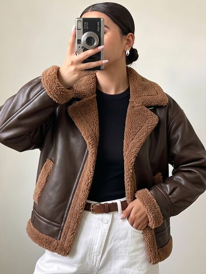 SHEIN جاكيت جلد PU مبطن بصوف الحمل بأسلوب دراجة نارية عتيق للبنات في الخريف/الشتاء، معطف مدمج من الجلد والفرو بتصميم كتل لونية وياقة كبيرة الحجم سميكة، جاكيت جلد قصير بخياطة متباينة وقصة فضفاضة محكمة، ملابس علوية كاجوال متعددة الاستخدامات للطلاب مبطنة بالصوف، بطانة داخلية ناعمة، قابلة للتنفس، جاكيت خارجي صغير الحجم