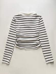 SHEIN 青少年女孩 V 領長袖條紋針織修身 Polo 領短版 T-shirt 休閒上衣 - 黑與白 - 查看 3