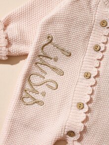 SHEIN 2件組「Little Sister」刺繡新生女嬰攝影套裝，針織連身褲羅馬裝配蝴蝶結髮帶，柔粉色，秋季可愛款 - 淺粉色 - 查看 8