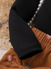 SHEIN Elladie kids 幼女 2件組 秋冬黑色羅紋針織荷葉邊長袖上衣搭配棕色毛球蝴蝶結燈芯絨裙套裝 可愛幼童秋季服飾 - 黑色 - 查看 5