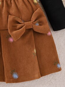 SHEIN Elladie kids 幼女 2件組 秋冬黑色羅紋針織荷葉邊長袖上衣搭配棕色毛球蝴蝶結燈芯絨裙套裝 可愛幼童秋季服飾 - 黑色 - 查看 6