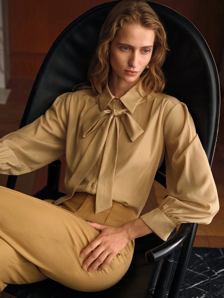 MOTF PREMIUM BLUS ROMANTIS VINTAGE SERBAGUNA WARNA POLOS DENGAN DASI DI LEHER - Aprikot - View 1