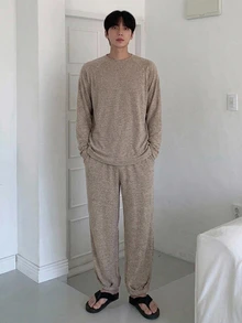 DAZY 春秋款卡其色與灰色花卉針織長袖T恤搭配彈性腰頭與收口褲腳長褲男士居家休閒套裝 - 彩色 - 查看 4