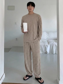 DAZY 春秋款卡其色與灰色花卉針織長袖T恤搭配彈性腰頭與收口褲腳長褲男士居家休閒套裝 - 彩色 - 查看 3