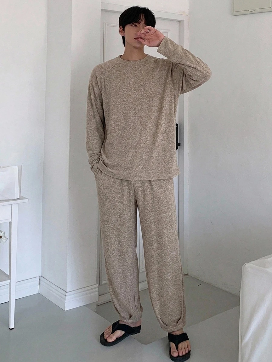 DAZY 春秋款卡其色與灰色花卉針織長袖T恤搭配彈性腰頭與收口褲腳長褲男士居家休閒套裝 - 彩色 - 查看 1